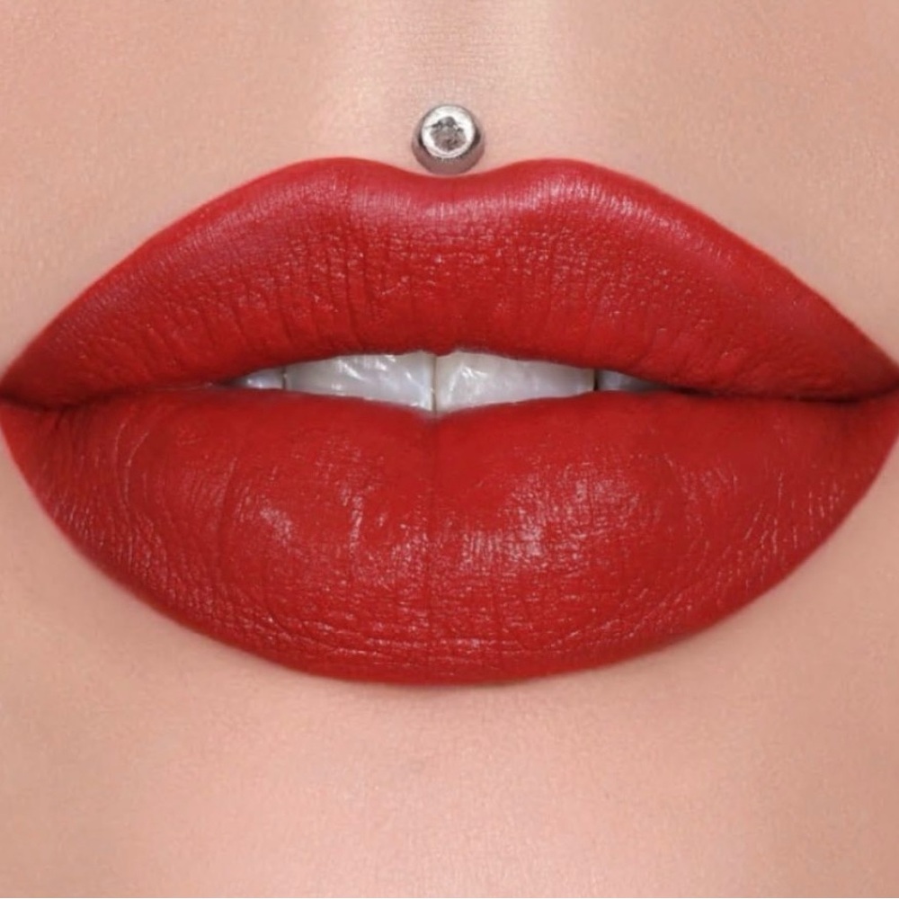 Jeffree Star Best Hair velvet trap